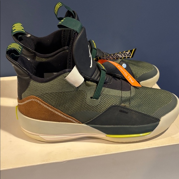 Nike Jordan XXXIII
Travis Scott - Picture 4 of 9